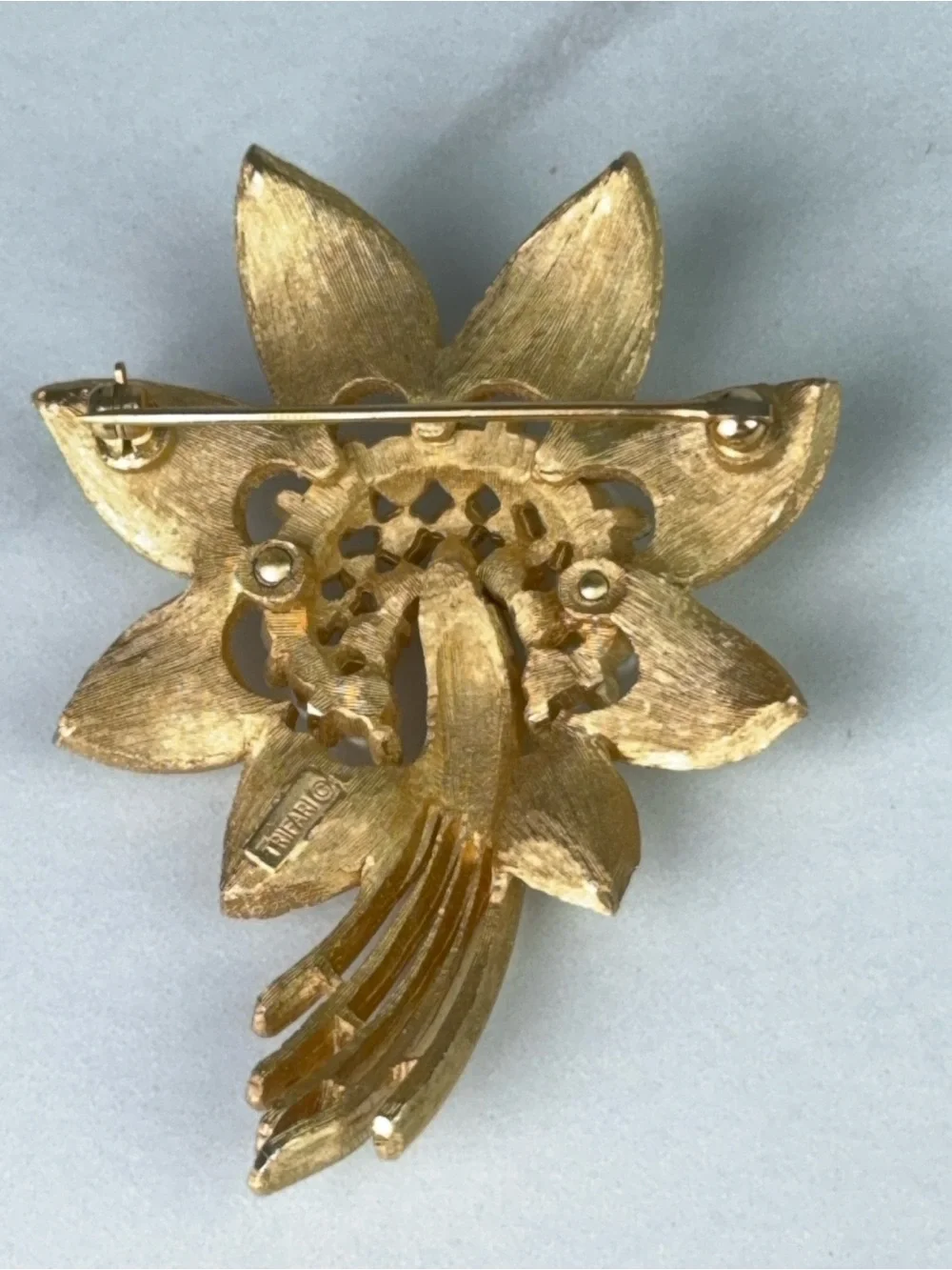 Vintage Trifari Gold-tone Flower Brooch Faux Pearls & Rhinestone